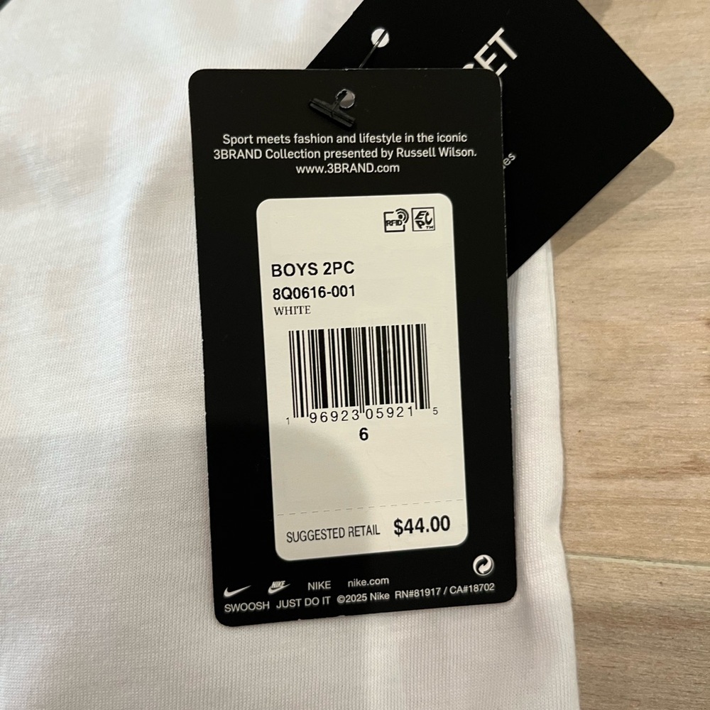 Nike Kids White Tee and Gray Shorts Set with Blue and Black Graphics Size 6 - Picture 7 of 12